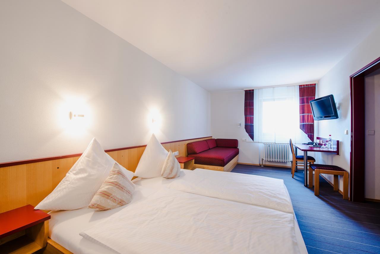 Hotel Gasthof Zum Roessle Altenstadt  Exterior photo